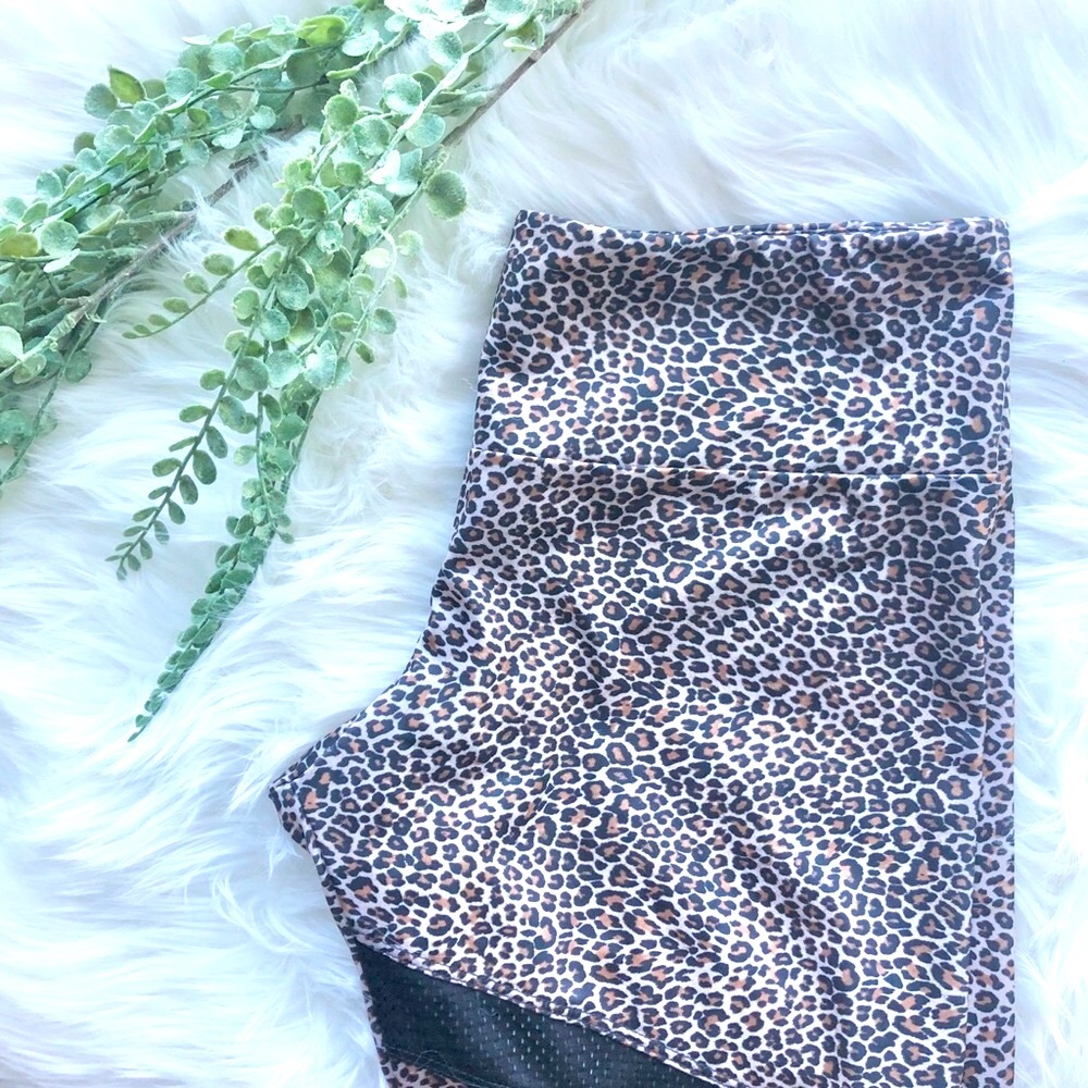 ONZIE animal print high waist crop yoga pants size M/L